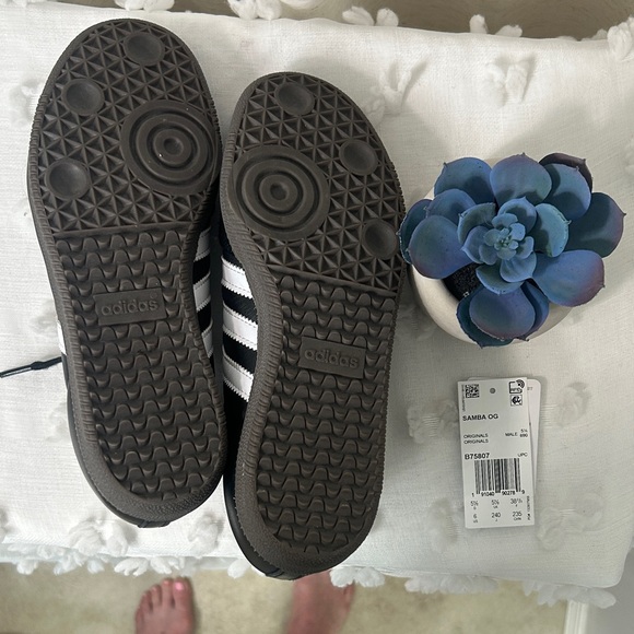 adidas womens Black Sneakers with White Three Stripes - Picture 4 of 6